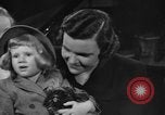 Immagine di Sfilata di moda New York United States USA, 1944, secondo 10 filmato di repertorio 65675071248