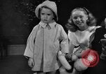 Immagine di Sfilata di moda New York United States USA, 1944, secondo 15 filmato di repertorio 65675071248