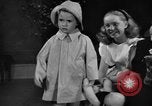 Immagine di Sfilata di moda New York United States USA, 1944, secondo 16 filmato di repertorio 65675071248