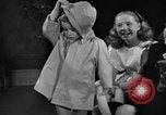 Immagine di Sfilata di moda New York United States USA, 1944, secondo 17 filmato di repertorio 65675071248