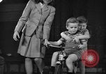 Immagine di Sfilata di moda New York United States USA, 1944, secondo 25 filmato di repertorio 65675071248