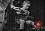 Immagine di Sfilata di moda New York United States USA, 1944, secondo 27 filmato di repertorio 65675071248