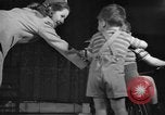 Immagine di Sfilata di moda New York United States USA, 1944, secondo 30 filmato di repertorio 65675071248
