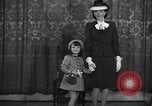 Immagine di Sfilata di moda New York United States USA, 1944, secondo 33 filmato di repertorio 65675071248