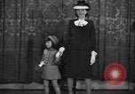 Immagine di Sfilata di moda New York United States USA, 1944, secondo 34 filmato di repertorio 65675071248