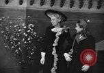Immagine di Sfilata di moda New York United States USA, 1944, secondo 49 filmato di repertorio 65675071248
