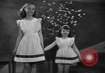 Immagine di Sfilata di moda New York United States USA, 1944, secondo 62 filmato di repertorio 65675071248