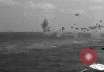 Immagine di Giapponese attacco aria Oceano Pacifico, 1945, secondo 55 filmato di repertorio 65675071264