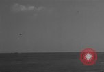 Standbild japanische Air Attack Pazifik, 1945, aus Sekunde 10 historischem Filmmaterial Videoclip 65675071267