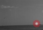 Standbild japanische Air Attack Pazifik, 1945, aus Sekunde 11 historischem Filmmaterial Videoclip 65675071267
