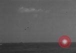 Standbild japanische Air Attack Pazifik, 1945, aus Sekunde 14 historischem Filmmaterial Videoclip 65675071267