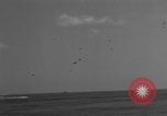Standbild japanische Air Attack Pazifik, 1945, aus Sekunde 16 historischem Filmmaterial Videoclip 65675071267