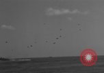 Standbild japanische Air Attack Pazifik, 1945, aus Sekunde 18 historischem Filmmaterial Videoclip 65675071267
