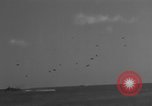 Standbild japanische Air Attack Pazifik, 1945, aus Sekunde 19 historischem Filmmaterial Videoclip 65675071267