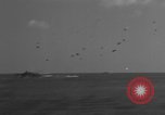 Standbild japanische Air Attack Pazifik, 1945, aus Sekunde 20 historischem Filmmaterial Videoclip 65675071267