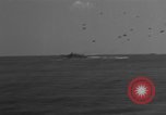 Standbild japanische Air Attack Pazifik, 1945, aus Sekunde 21 historischem Filmmaterial Videoclip 65675071267