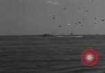 Standbild japanische Air Attack Pazifik, 1945, aus Sekunde 22 historischem Filmmaterial Videoclip 65675071267