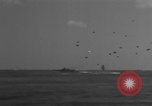 Standbild japanische Air Attack Pazifik, 1945, aus Sekunde 23 historischem Filmmaterial Videoclip 65675071267
