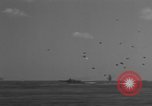 Standbild japanische Air Attack Pazifik, 1945, aus Sekunde 24 historischem Filmmaterial Videoclip 65675071267