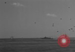 Standbild japanische Air Attack Pazifik, 1945, aus Sekunde 26 historischem Filmmaterial Videoclip 65675071267