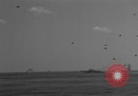 Standbild japanische Air Attack Pazifik, 1945, aus Sekunde 27 historischem Filmmaterial Videoclip 65675071267