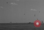 Standbild japanische Air Attack Pazifik, 1945, aus Sekunde 28 historischem Filmmaterial Videoclip 65675071267