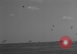 Standbild japanische Air Attack Pazifik, 1945, aus Sekunde 32 historischem Filmmaterial Videoclip 65675071267