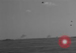 Standbild japanische Air Attack Pazifik, 1945, aus Sekunde 37 historischem Filmmaterial Videoclip 65675071267