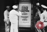 Standbild Bühne stars United States USA, 1942, aus Sekunde 8 historischem Filmmaterial Videoclip 65675071270