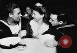 Standbild Bühne stars United States USA, 1942, aus Sekunde 27 historischem Filmmaterial Videoclip 65675071270