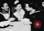 Standbild Bühne stars United States USA, 1942, aus Sekunde 33 historischem Filmmaterial Videoclip 65675071270