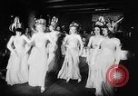 Standbild Bühne stars United States USA, 1942, aus Sekunde 41 historischem Filmmaterial Videoclip 65675071270