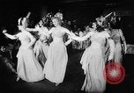 Standbild Bühne stars United States USA, 1942, aus Sekunde 55 historischem Filmmaterial Videoclip 65675071270