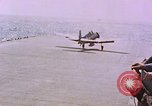 Standbild F6Fs und Douglas SBD Dauntless auf Flight Deck der USS Lexington Pazifik, 1944, aus Sekunde 5 historischem Filmmaterial Videoclip 65675071278