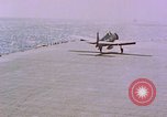 Standbild F6Fs und Douglas SBD Dauntless auf Flight Deck der USS Lexington Pazifik, 1944, aus Sekunde 14 historischem Filmmaterial Videoclip 65675071278