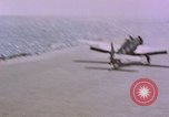 Standbild F6Fs und Douglas SBD Dauntless auf Flight Deck der USS Lexington Pazifik, 1944, aus Sekunde 23 historischem Filmmaterial Videoclip 65675071278