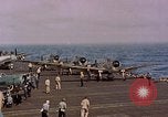 Standbild F6Fs und Douglas SBD Dauntless auf Flight Deck der USS Lexington Pazifik, 1944, aus Sekunde 34 historischem Filmmaterial Videoclip 65675071278