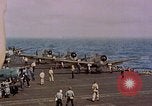 Standbild F6Fs und Douglas SBD Dauntless auf Flight Deck der USS Lexington Pazifik, 1944, aus Sekunde 36 historischem Filmmaterial Videoclip 65675071278