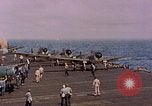 Standbild F6Fs und Douglas SBD Dauntless auf Flight Deck der USS Lexington Pazifik, 1944, aus Sekunde 39 historischem Filmmaterial Videoclip 65675071278