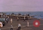 Standbild F6Fs und Douglas SBD Dauntless auf Flight Deck der USS Lexington Pazifik, 1944, aus Sekunde 40 historischem Filmmaterial Videoclip 65675071278
