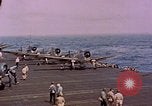 Standbild F6Fs und Douglas SBD Dauntless auf Flight Deck der USS Lexington Pazifik, 1944, aus Sekunde 54 historischem Filmmaterial Videoclip 65675071278