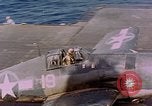Standbild F6Fs und Douglas SBD Dauntless auf Flight Deck der USS Lexington Pazifik, 1944, aus Sekunde 59 historischem Filmmaterial Videoclip 65675071278