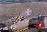 Standbild F6Fs und Douglas SBD Dauntless auf Flight Deck der USS Lexington Pazifik, 1944, aus Sekunde 60 historischem Filmmaterial Videoclip 65675071278
