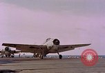 Standbild Flugdeck Operationen Pazifik, 1944, aus Sekunde 12 historischem Filmmaterial Videoclip 65675071280