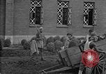 Standbild japanische Kriegsgefangene Mukden Mandschurei, 1945, aus Sekunde 30 historischem Filmmaterial Videoclip 65675071283