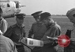 Standbild amerikanischen Kriegsgefangenen Mukden Mandschurei, 1945, aus Sekunde 6 historischem Filmmaterial Videoclip 65675071285