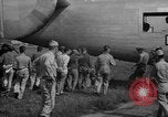 Standbild amerikanischen Kriegsgefangenen Mukden Mandschurei, 1945, aus Sekunde 55 historischem Filmmaterial Videoclip 65675071285