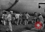 Standbild amerikanischen Kriegsgefangenen Mukden Mandschurei, 1945, aus Sekunde 56 historischem Filmmaterial Videoclip 65675071285