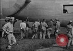 Standbild amerikanischen Kriegsgefangenen Mukden Mandschurei, 1945, aus Sekunde 57 historischem Filmmaterial Videoclip 65675071285