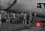 Standbild amerikanischen Kriegsgefangenen Mukden Mandschurei, 1945, aus Sekunde 60 historischem Filmmaterial Videoclip 65675071285